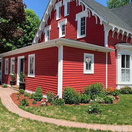 The Red House Fredericton Panzió Kültér fotó