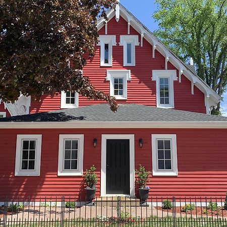The Red House Fredericton Panzió Kültér fotó