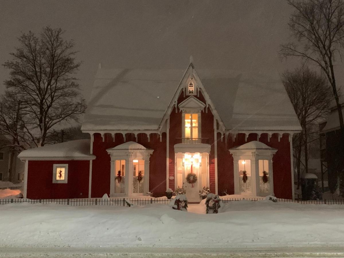 The Red House Fredericton Panzió Kültér fotó