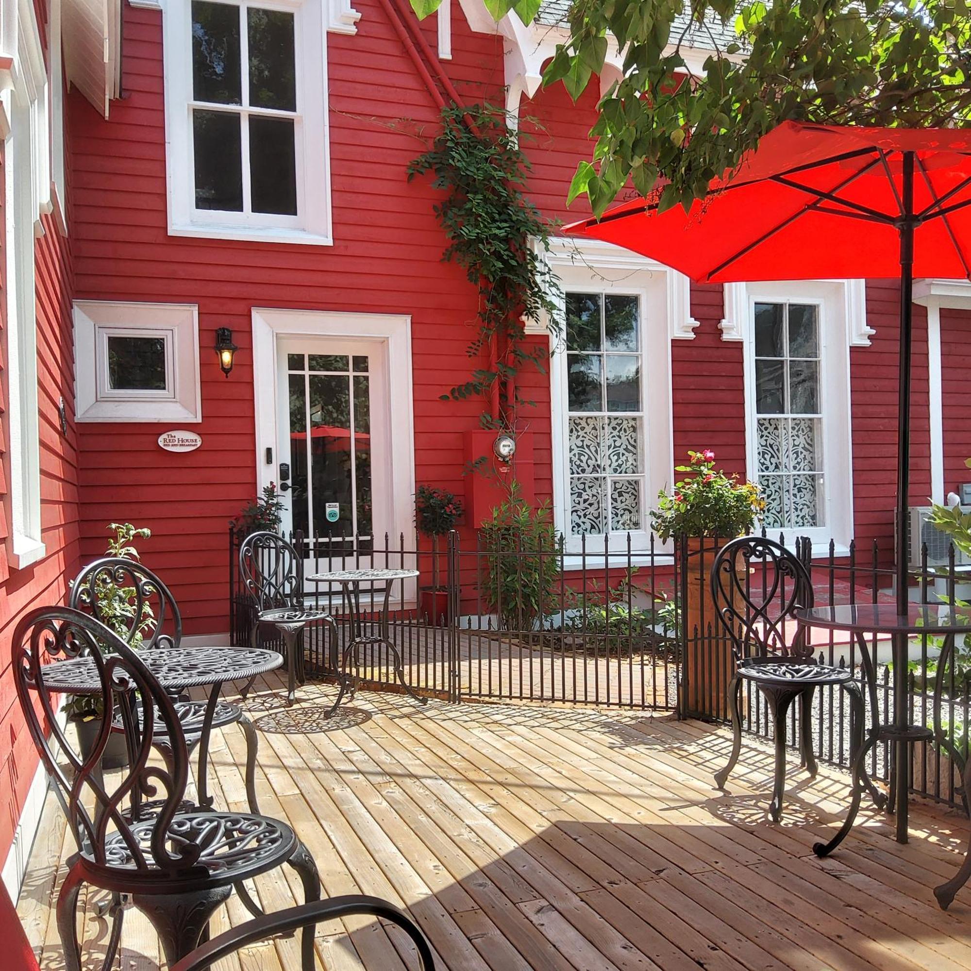 The Red House Fredericton Panzió Kültér fotó